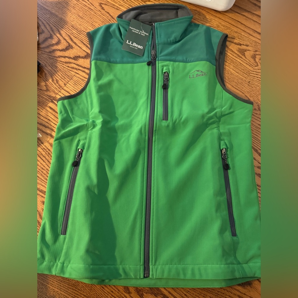 L.L. Bean Two-Tone pathfinder Green Softshell Vest